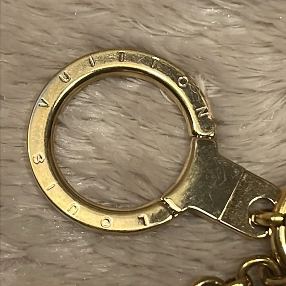 LOUIS VUITTON Tortoise Lock and Key Bag Charm/Key Holder - Picture 6 of 16